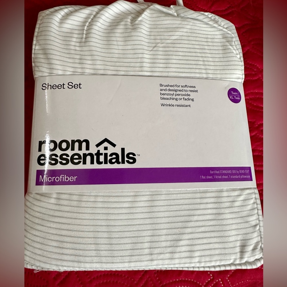 NWT Room Essential XL Twin Bed Sheets